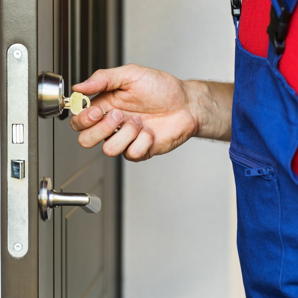 en cerrajería residencial podemos instalar un sistema de seguridad completo en su residencia